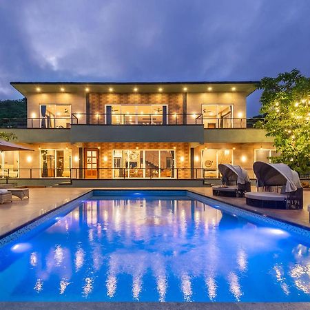 Stayvista At La Nirvana With Pool, Music Speaker & Indoor-Outdoor Game Lonavala Exteriér fotografie