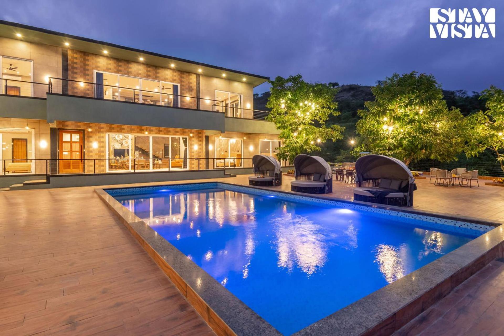Stayvista At La Nirvana With Pool, Music Speaker & Indoor-Outdoor Game Lonavala Exteriér fotografie