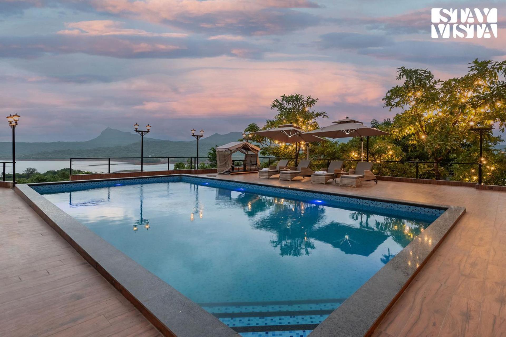 Stayvista At La Nirvana With Pool, Music Speaker & Indoor-Outdoor Game Lonavala Exteriér fotografie