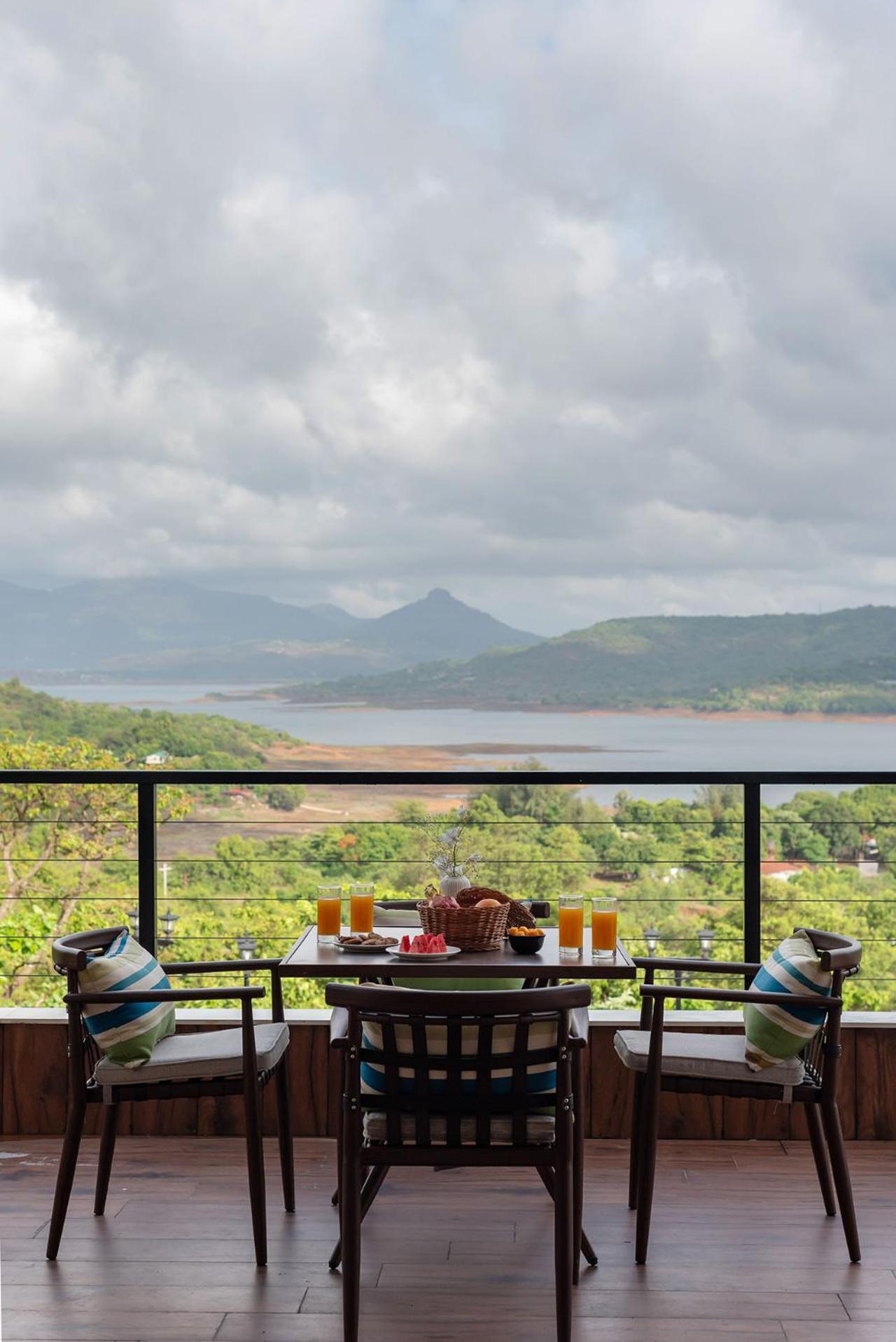 Stayvista At La Nirvana With Pool, Music Speaker & Indoor-Outdoor Game Lonavala Exteriér fotografie